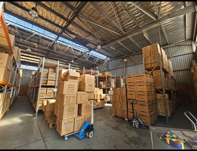 1,030M² WAREHOUSE TO LET IN MEADOWDALE